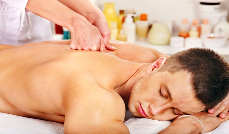 Terapeutska masaža leđa — fizikalna terapija u Nišu, Pro Physical
